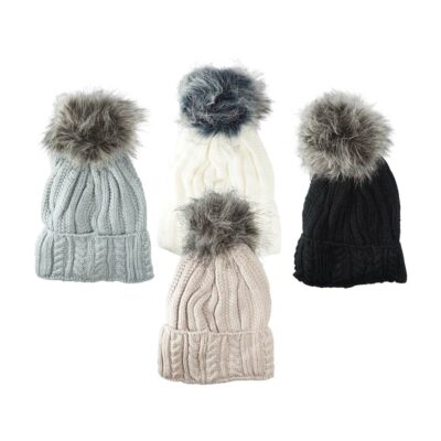 Women's hat with a pom-pom