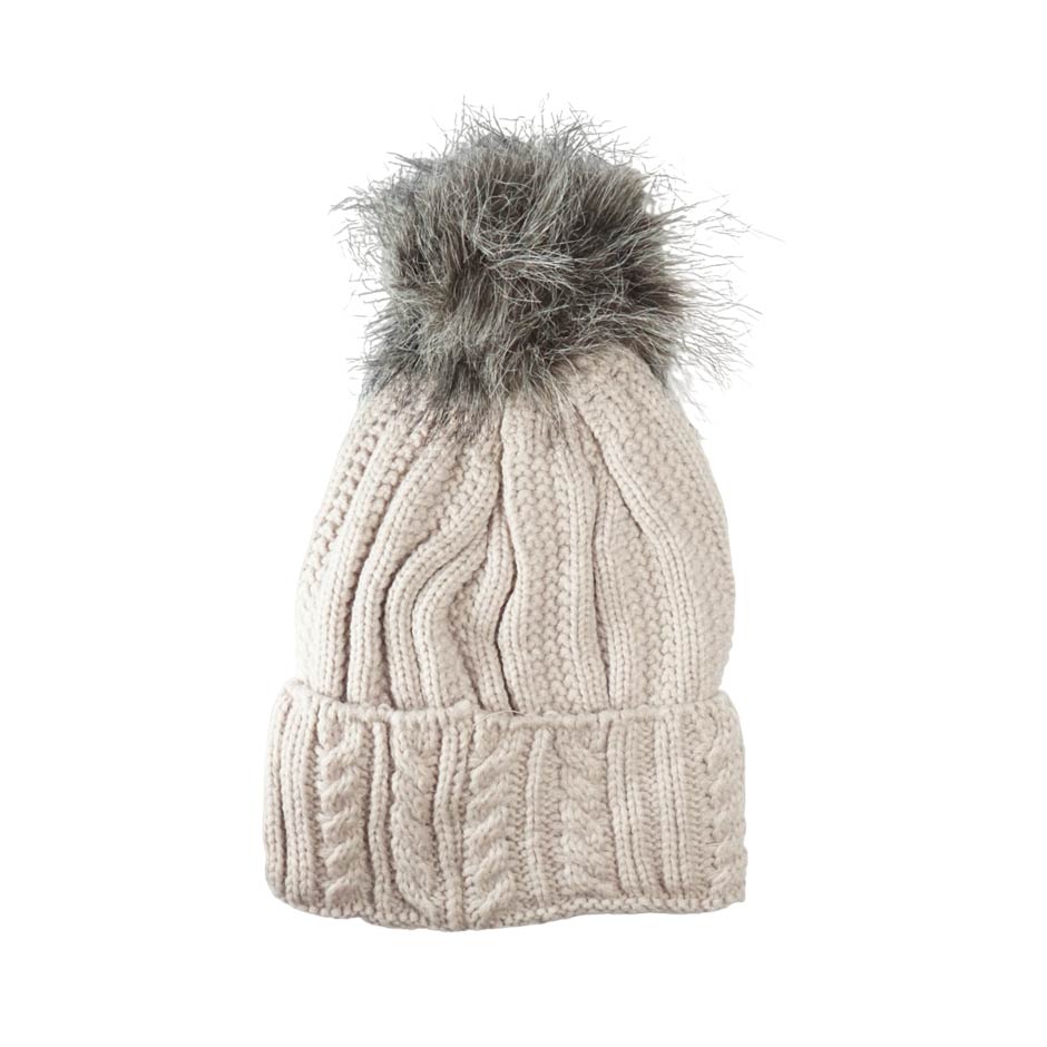 Women's hat with a pom-pom